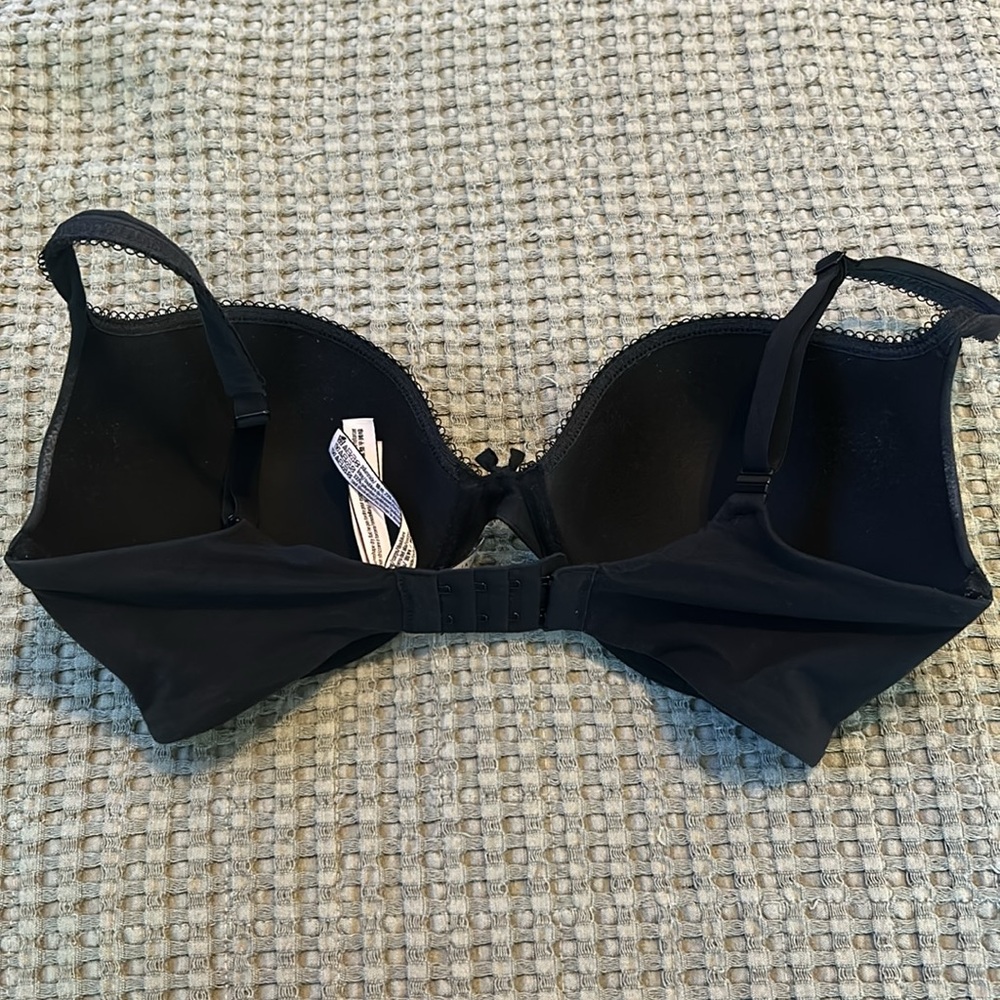 Victoria’s Secret push up bra 32ddd - Picture 2 of 6